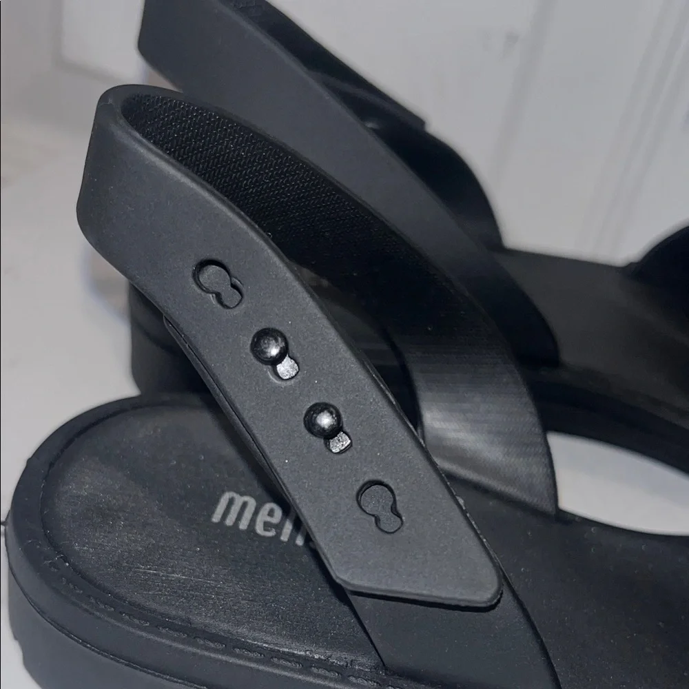 Melissa size adjustable